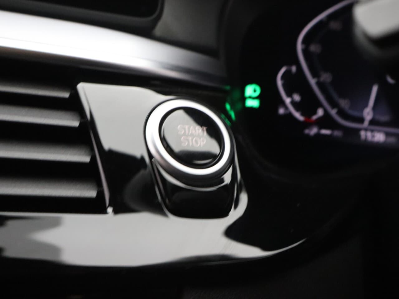 BMW 5 Series 2.0 530e 12kWh SE — image 33