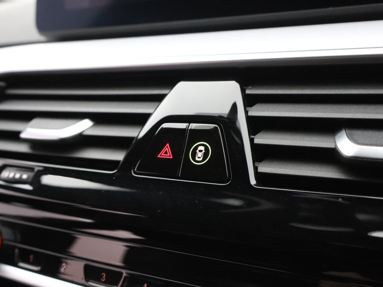 BMW 5 Series 2.0 530e 12kWh SE — image 34
