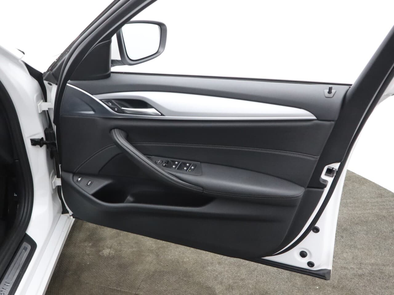 BMW 5 Series 2.0 530e 12kWh SE — image 53