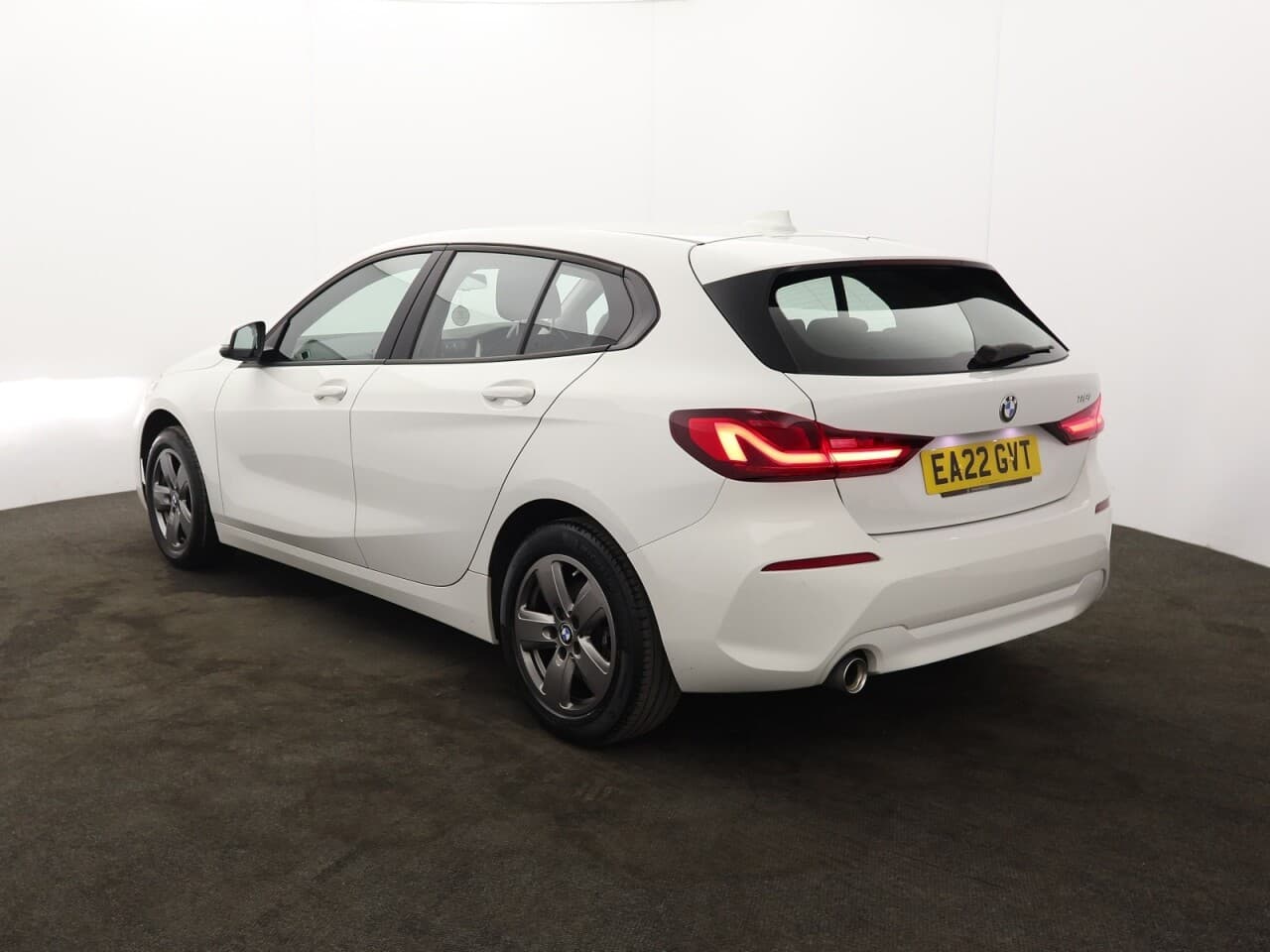 BMW 1 Series 1.5 118i SE (LCP) — image 8