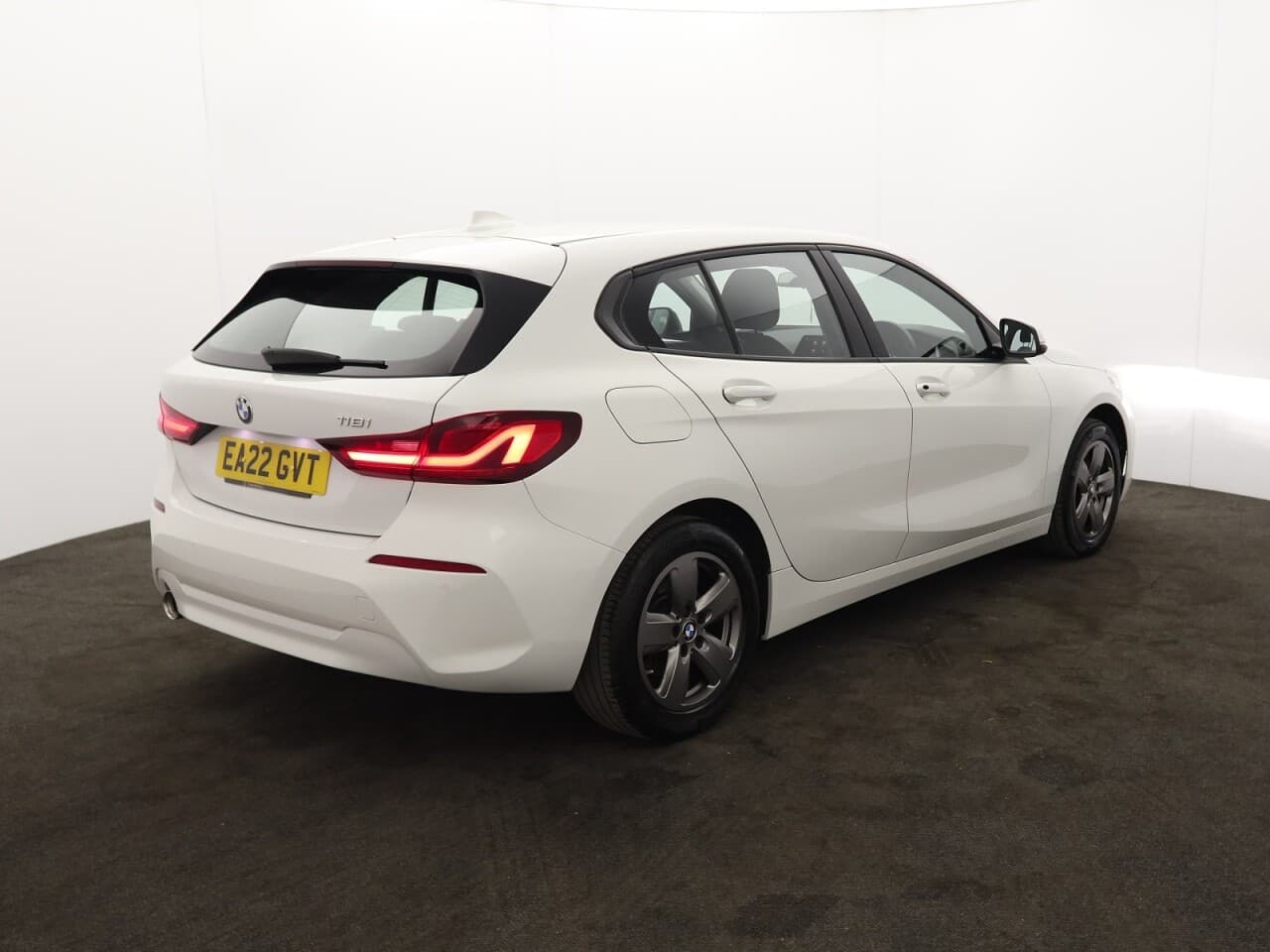 BMW 1 Series 1.5 118i SE (LCP) — image 10