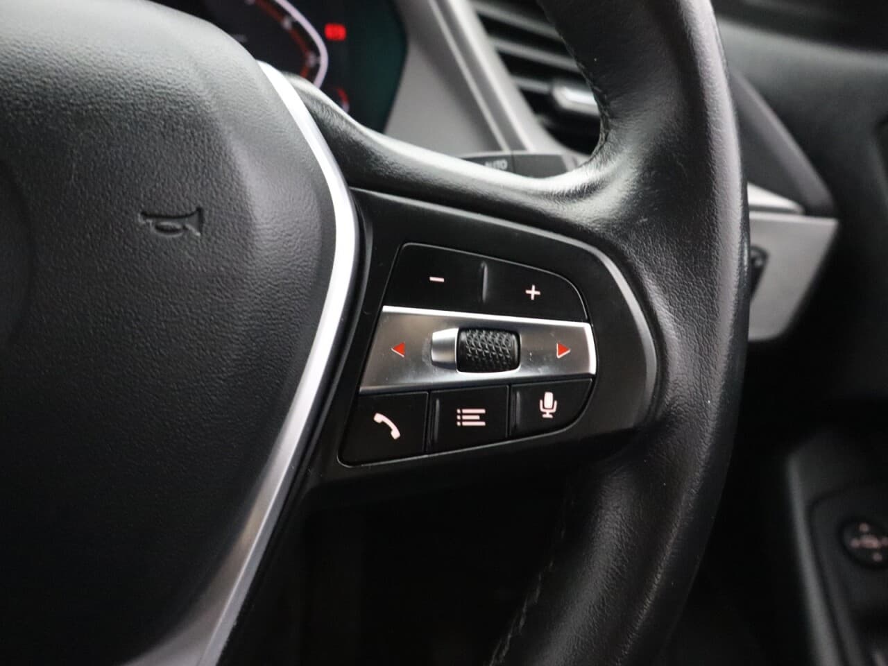 BMW 1 Series 1.5 118i SE (LCP) — image 18