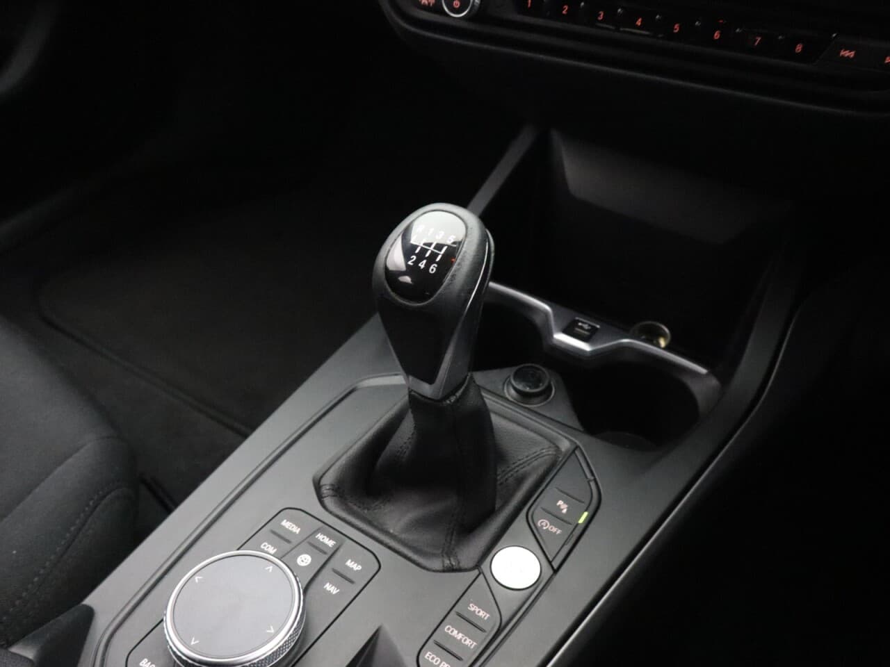 BMW 1 Series 1.5 118i SE (LCP) — image 23
