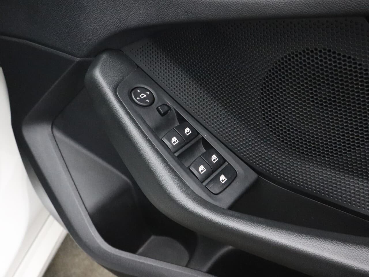 BMW 1 Series 1.5 118i SE (LCP) — image 51