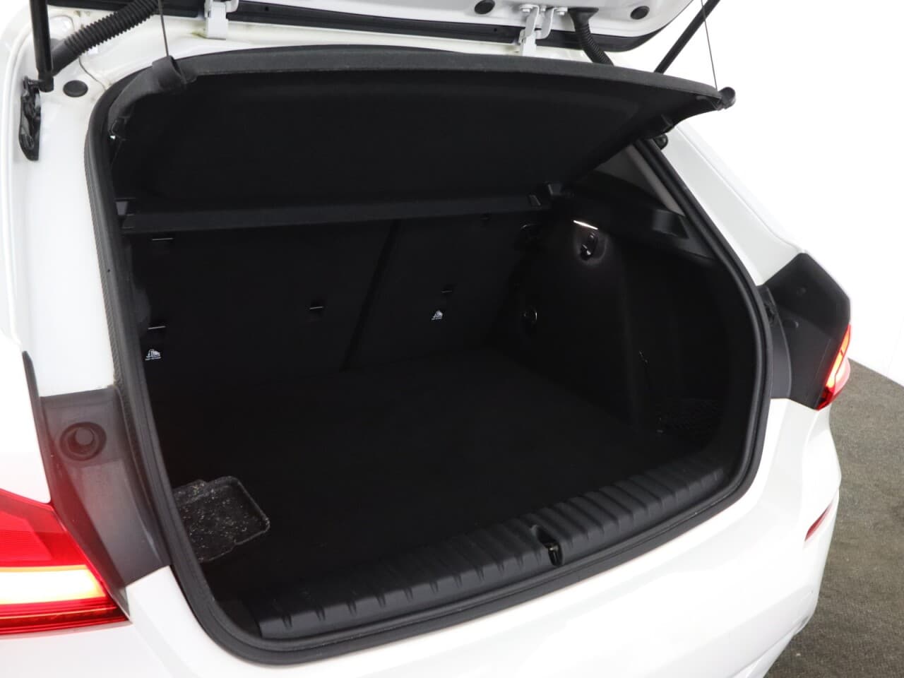 BMW 1 Series 1.5 118i SE (LCP) — image 49