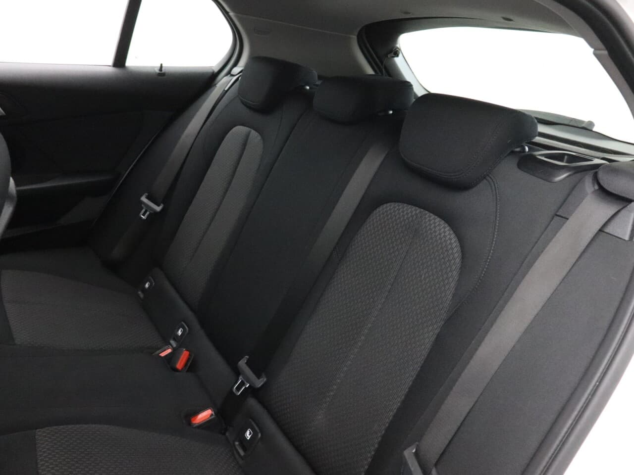 BMW 1 Series 1.5 118i SE (LCP) — image 48