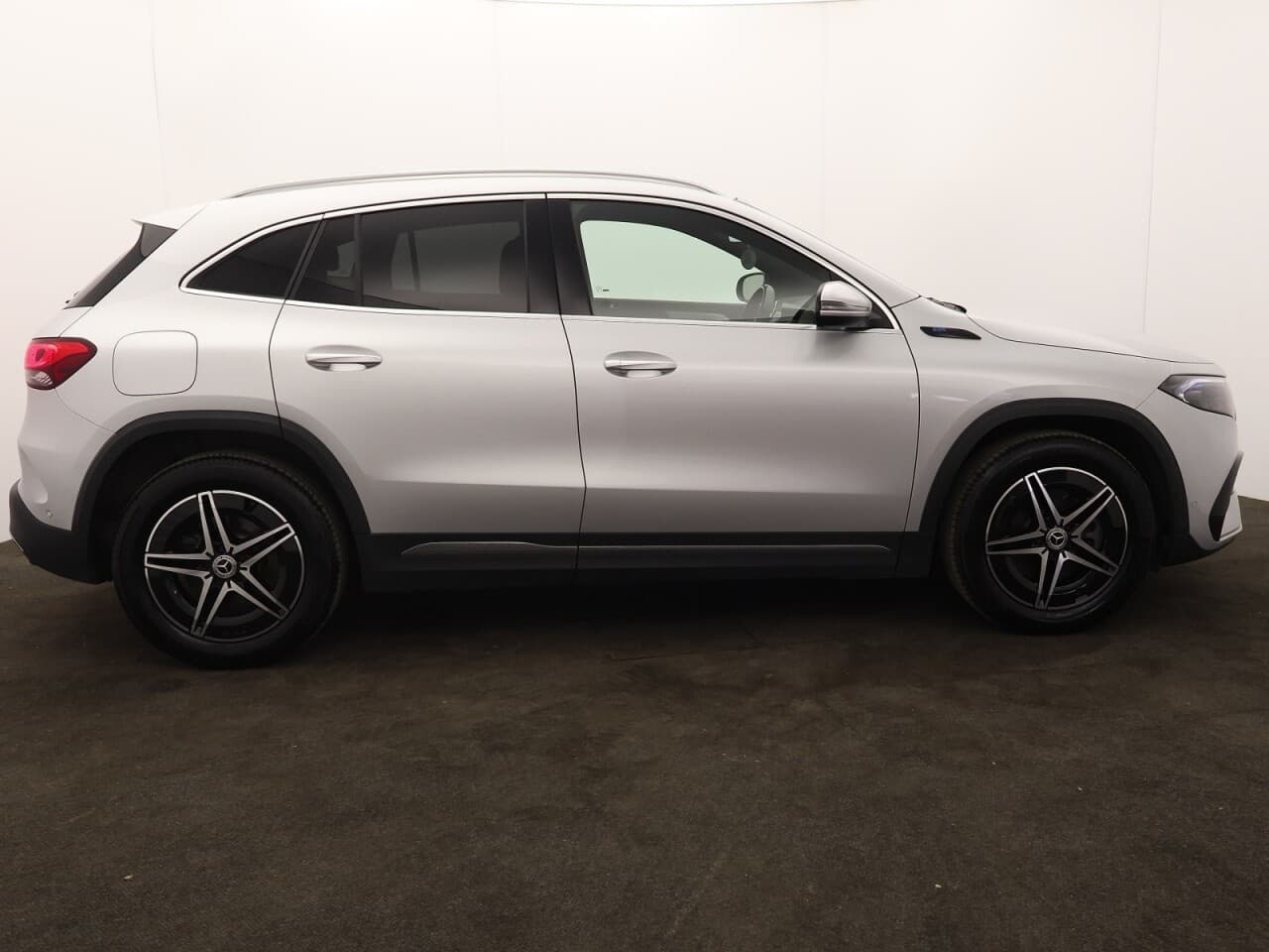 Mercedes-Benz Eqa EQA 250+ 70.5kWh AMG Line — image 11