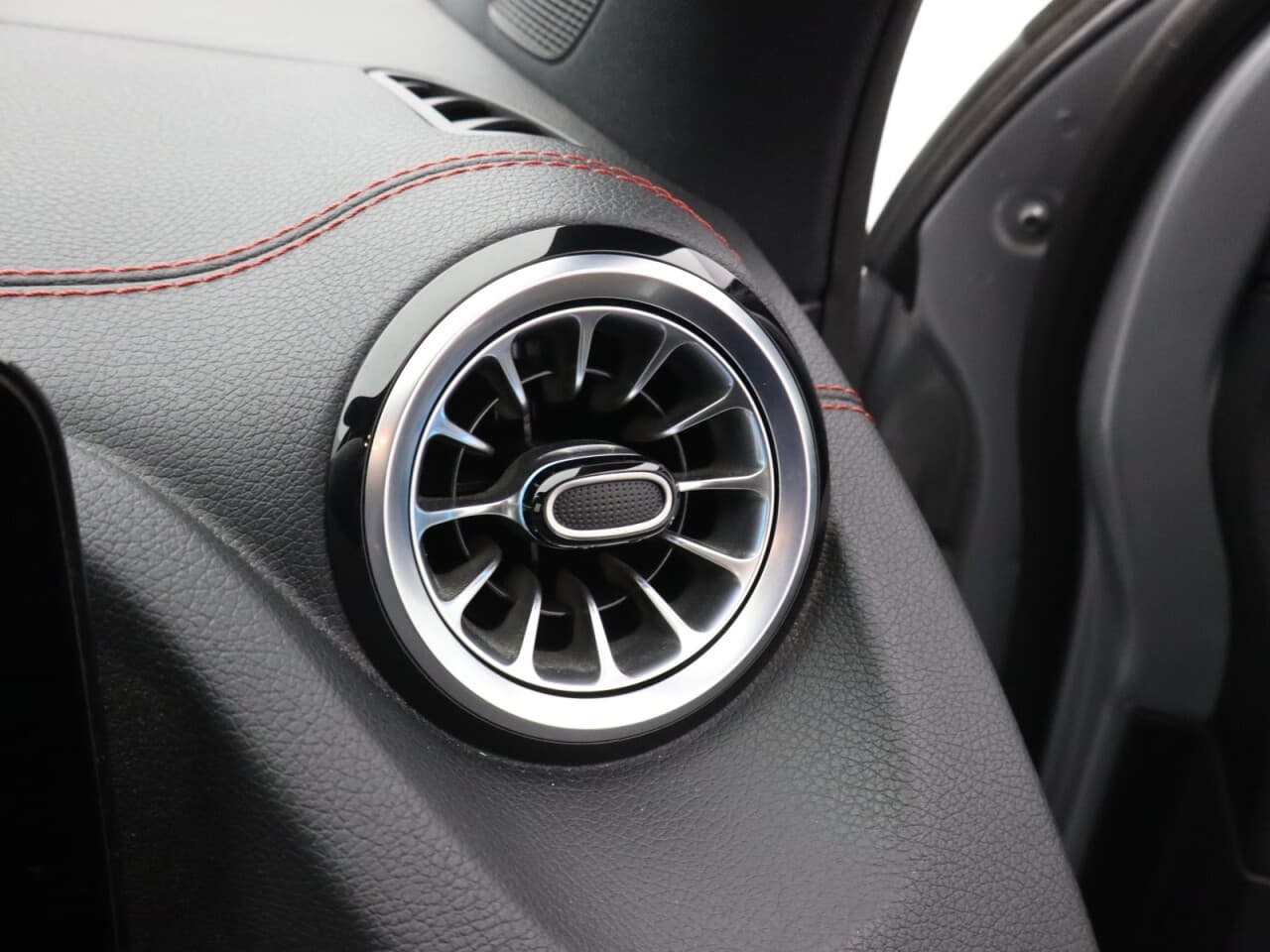 Mercedes-Benz Eqa EQA 250+ 70.5kWh AMG Line — image 42