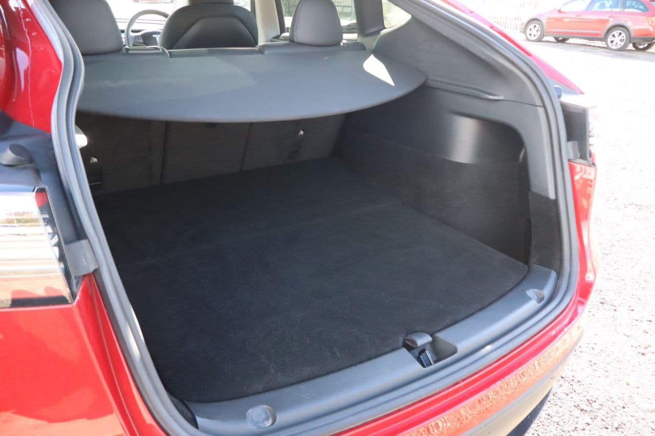 Tesla Model Y (Dual Motor) Long Range — image 40