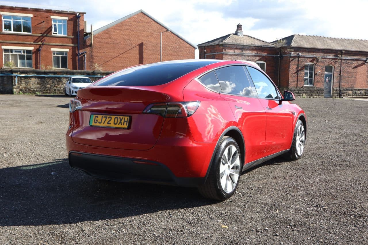 Tesla Model Y (Dual Motor) Long Range — image 10