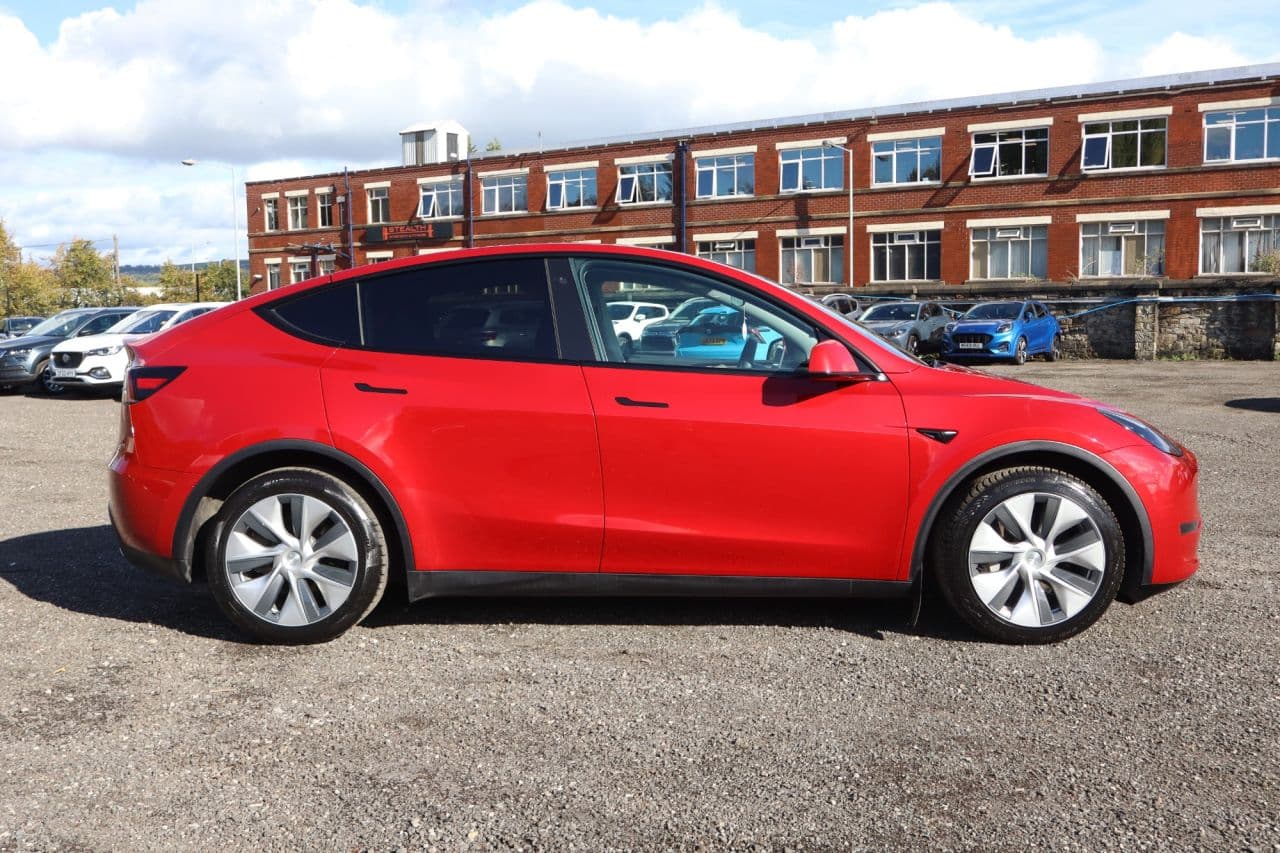 Tesla Model Y (Dual Motor) Long Range — image 11