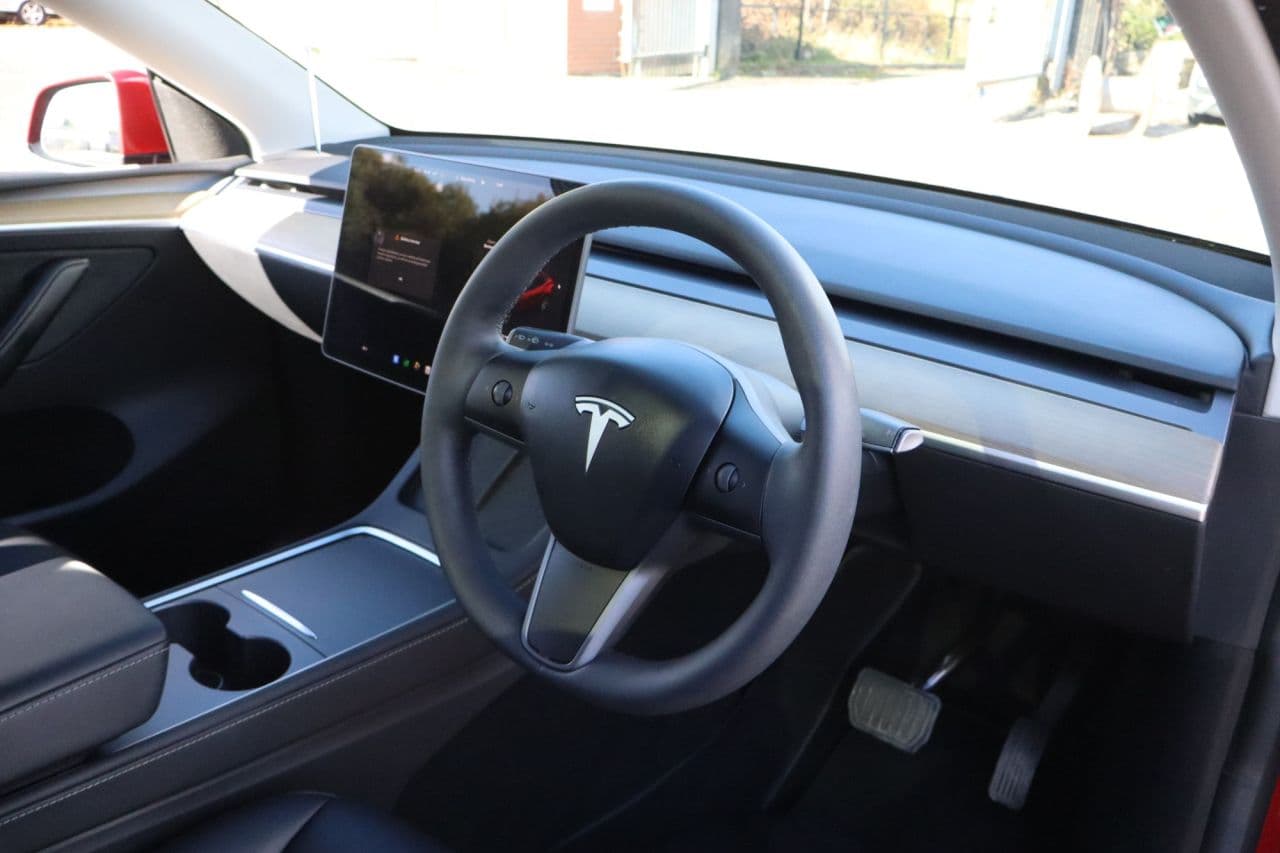Tesla Model Y (Dual Motor) Long Range — image 14