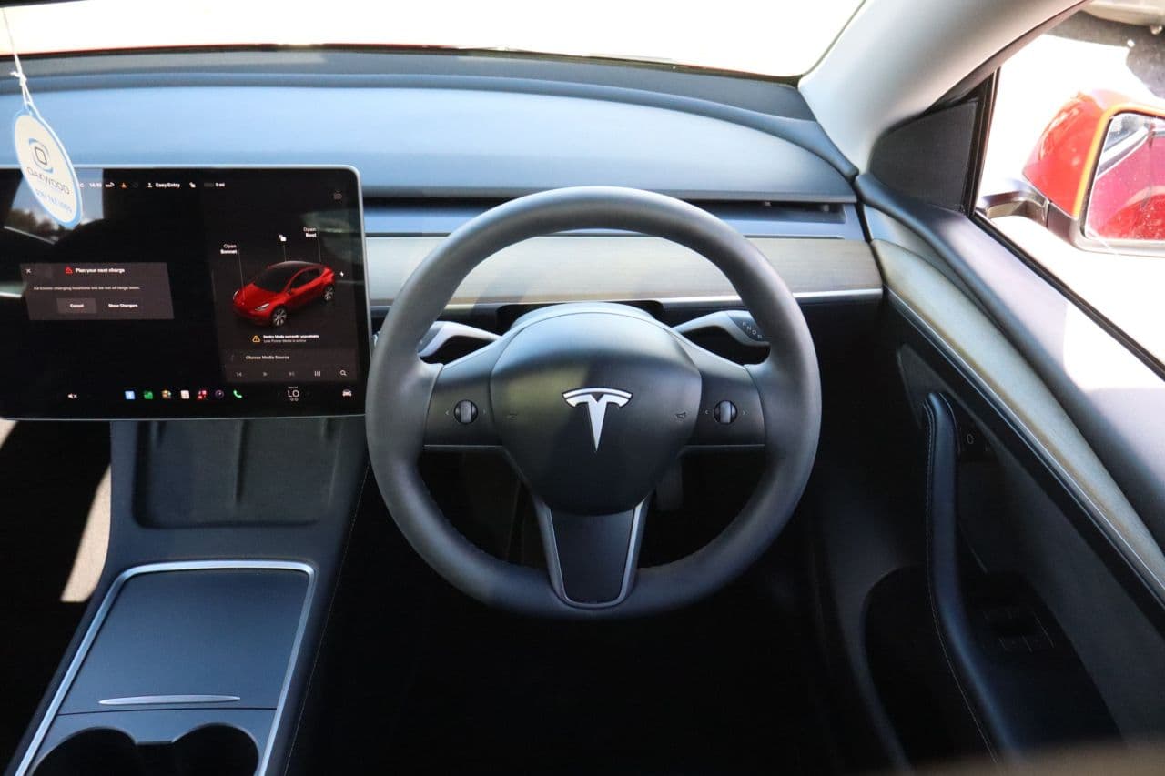 Tesla Model Y (Dual Motor) Long Range — image 16