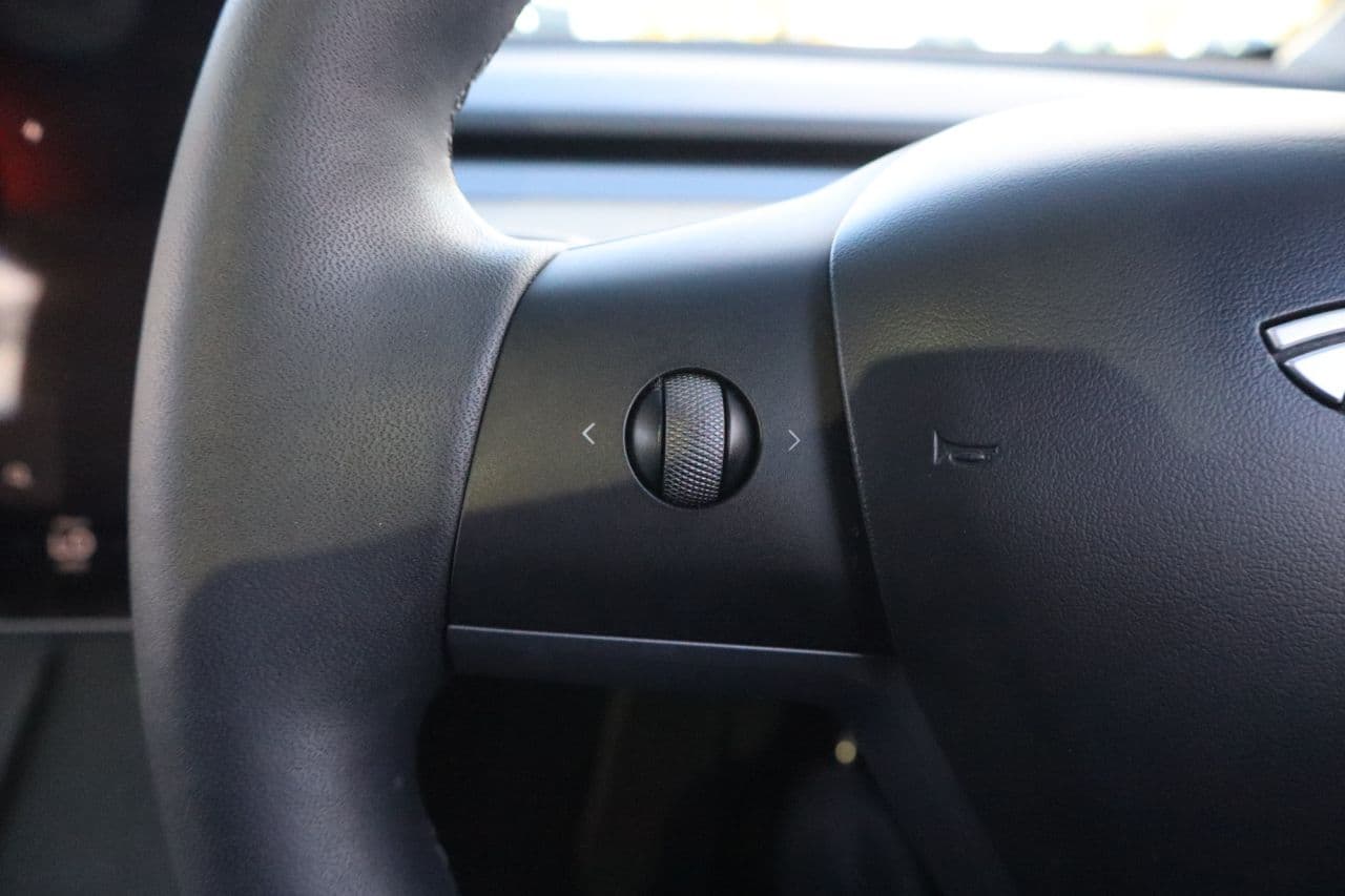 Tesla Model Y (Dual Motor) Long Range — image 17