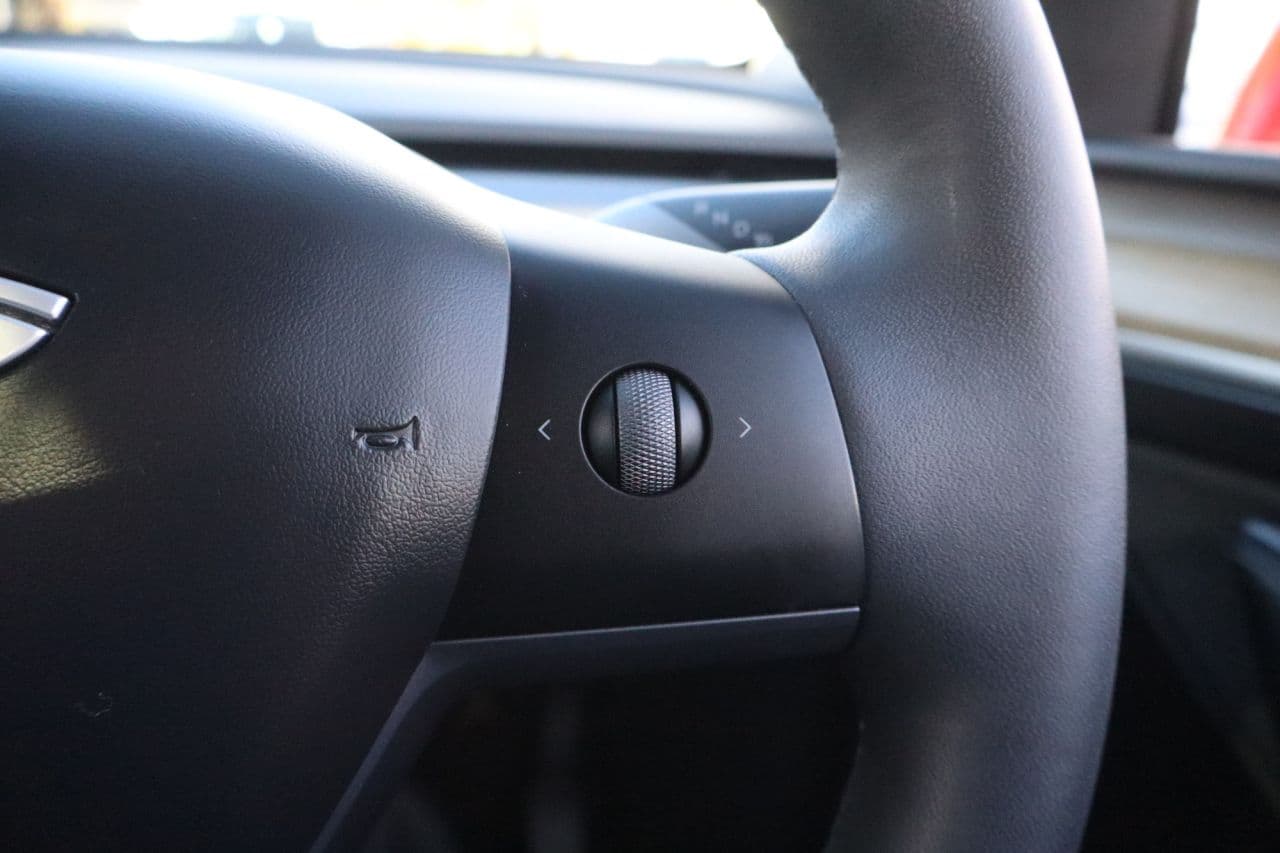 Tesla Model Y (Dual Motor) Long Range — image 18