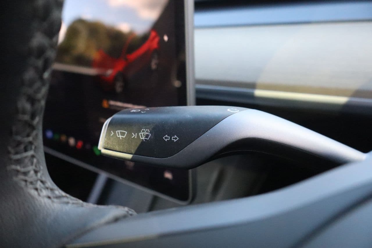 Tesla Model Y (Dual Motor) Long Range — image 21