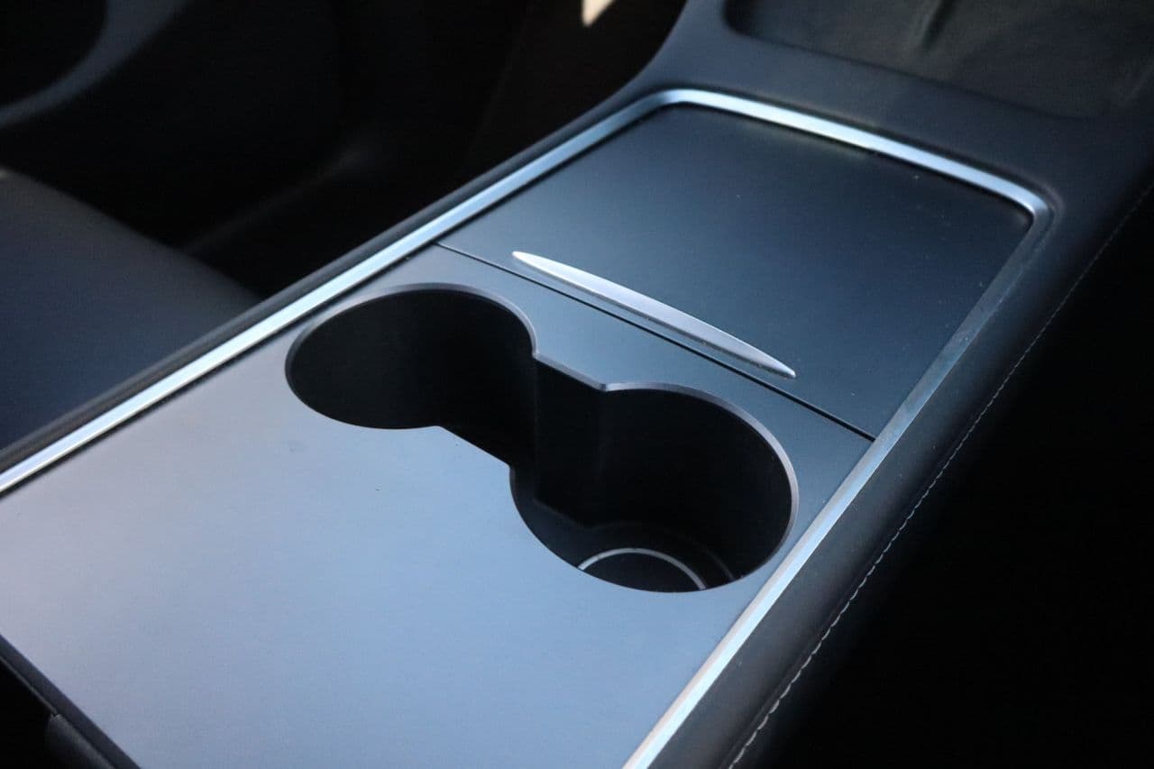 Tesla Model Y (Dual Motor) Long Range — image 23