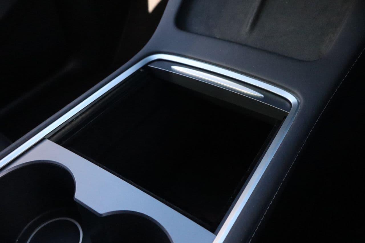 Tesla Model Y (Dual Motor) Long Range — image 24