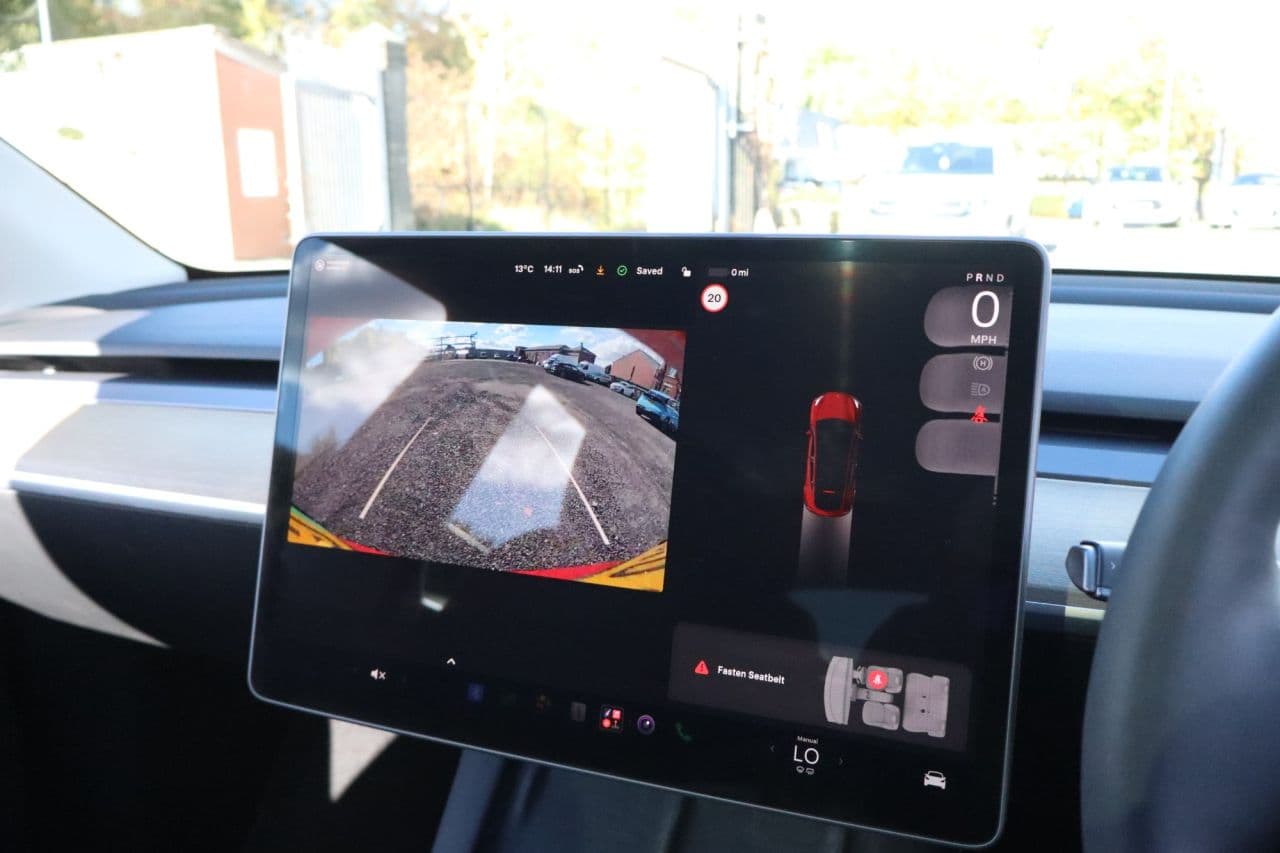 Tesla Model Y (Dual Motor) Long Range — image 28