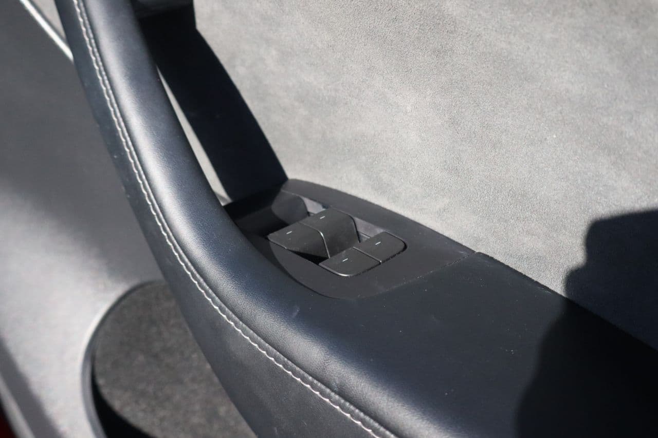Tesla Model Y (Dual Motor) Long Range — image 44