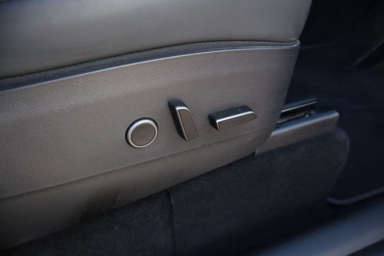 Tesla Model Y (Dual Motor) Long Range — image 46