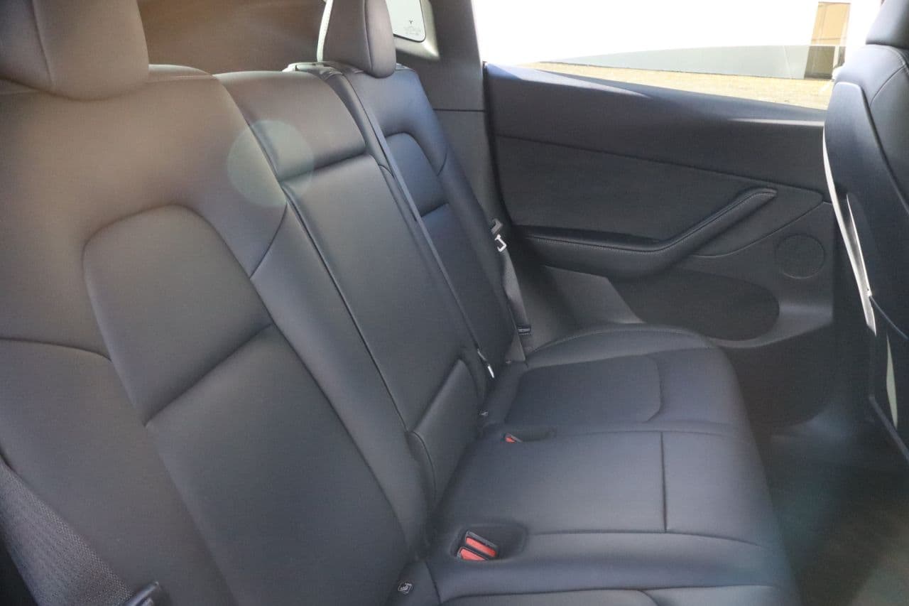 Tesla Model Y (Dual Motor) Long Range — image 38