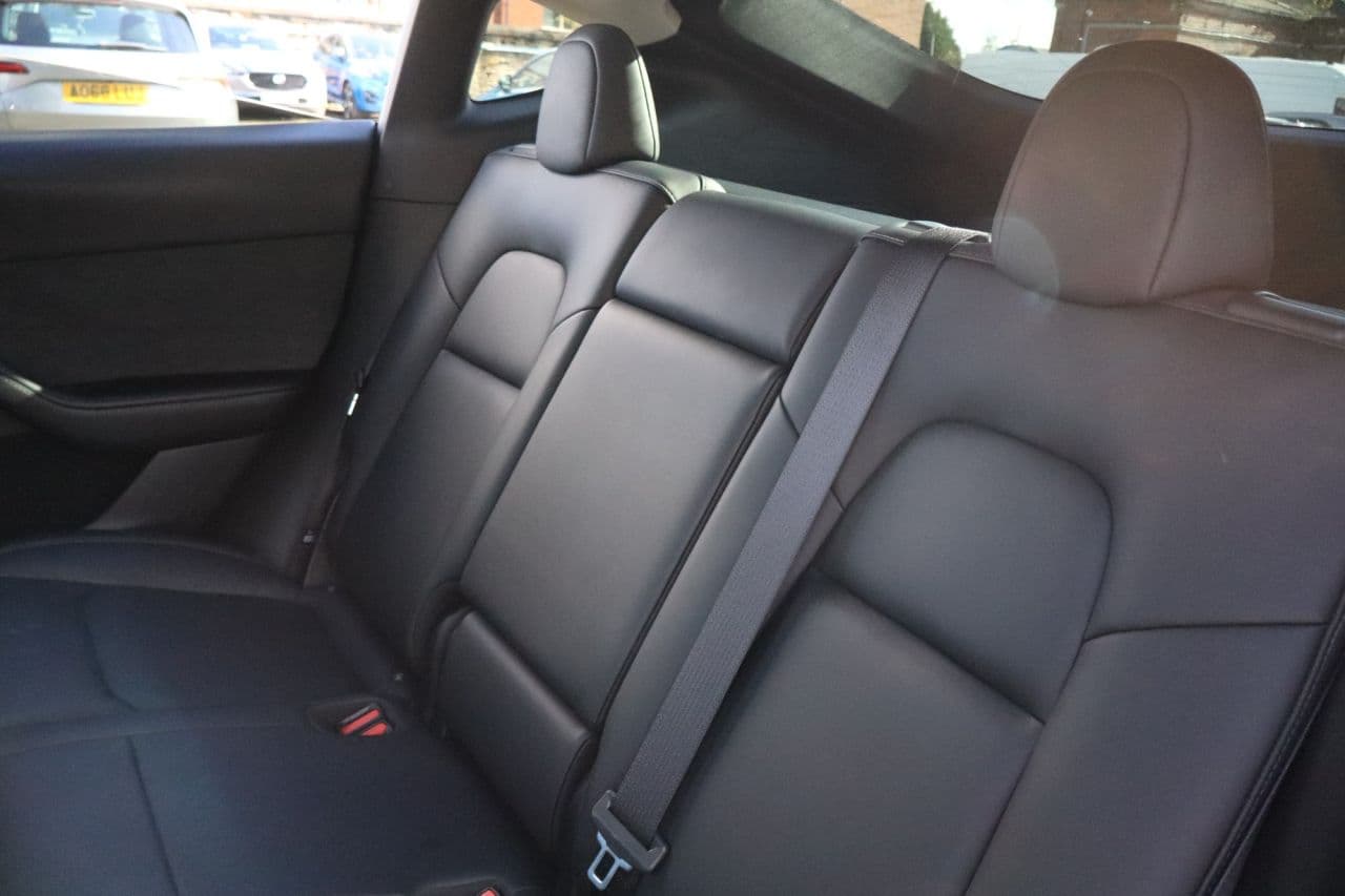Tesla Model Y (Dual Motor) Long Range — image 39