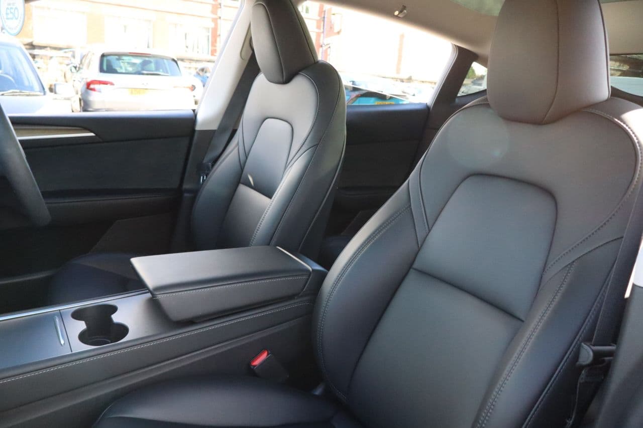 Tesla Model Y (Dual Motor) Long Range — image 36
