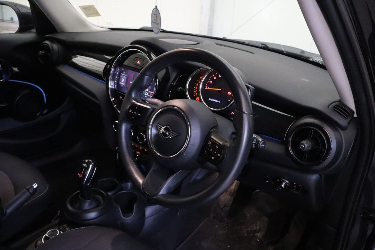 Mini Hatch 1.5 One Classic — image 14