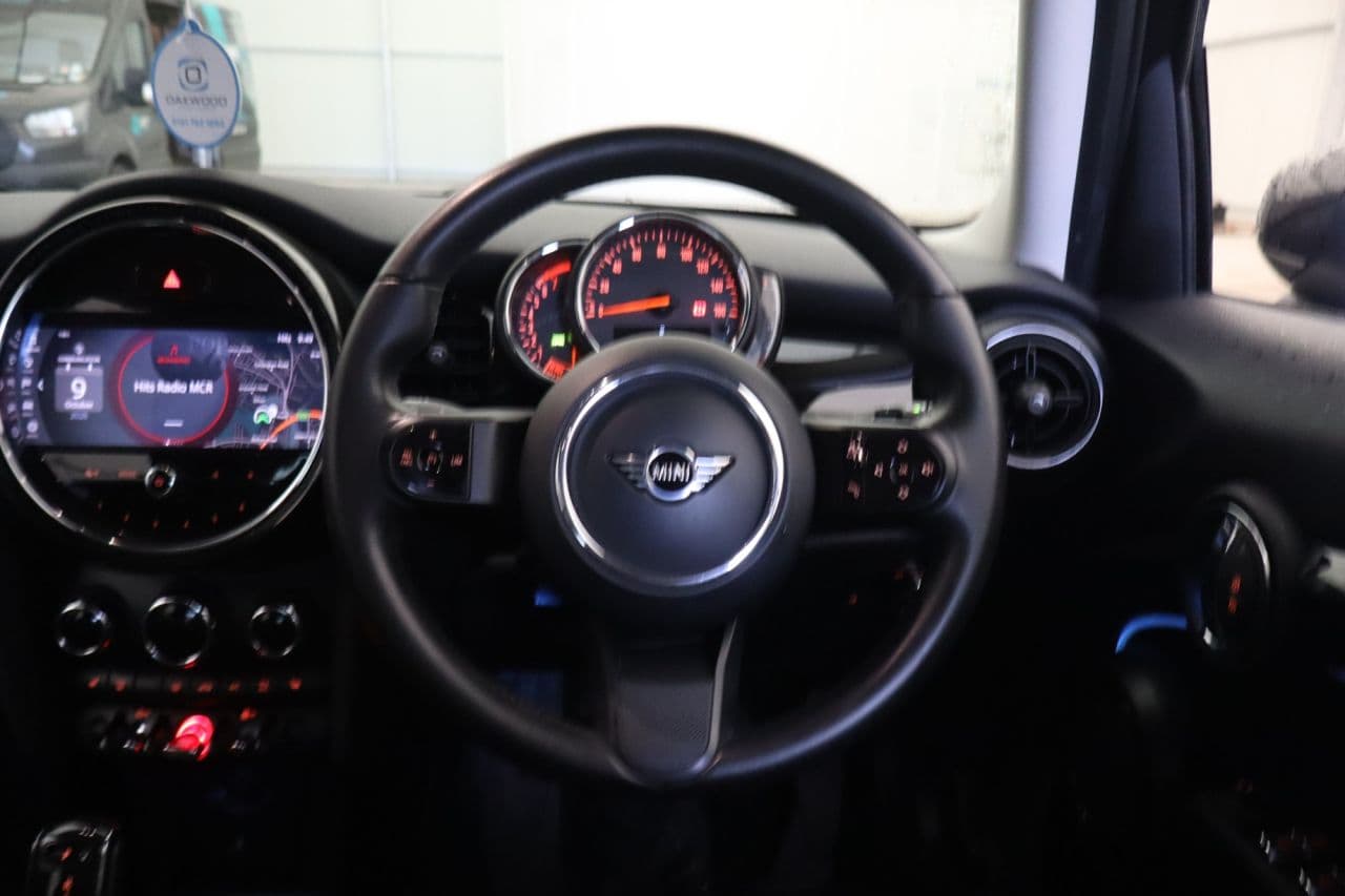 Mini Hatch 1.5 One Classic — image 16