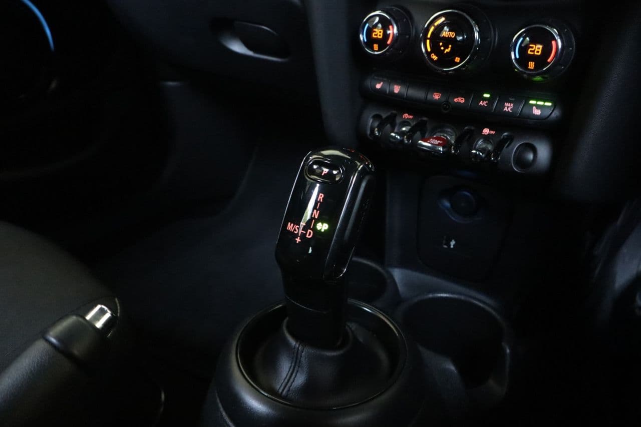 Mini Hatch 1.5 One Classic — image 22
