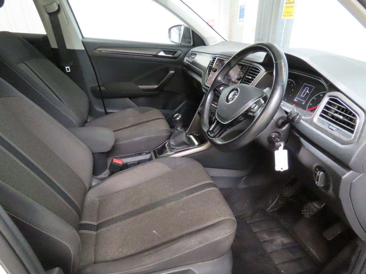 Volkswagen T-Roc 1.0 TSI Design — image 9