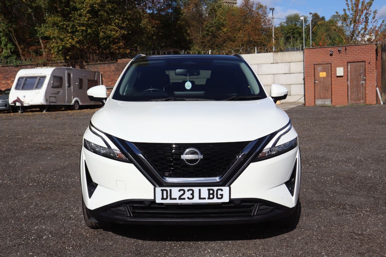 Nissan Qashqai 1.3 DIG-T MHEV N-Connecta Glass Roof — image 4