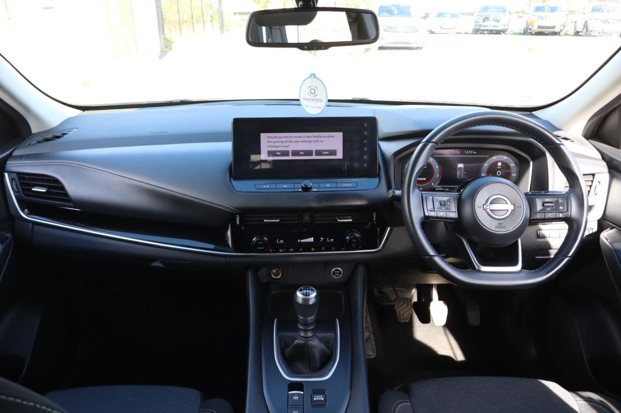 Nissan Qashqai 1.3 DIG-T MHEV N-Connecta Glass Roof — image 10