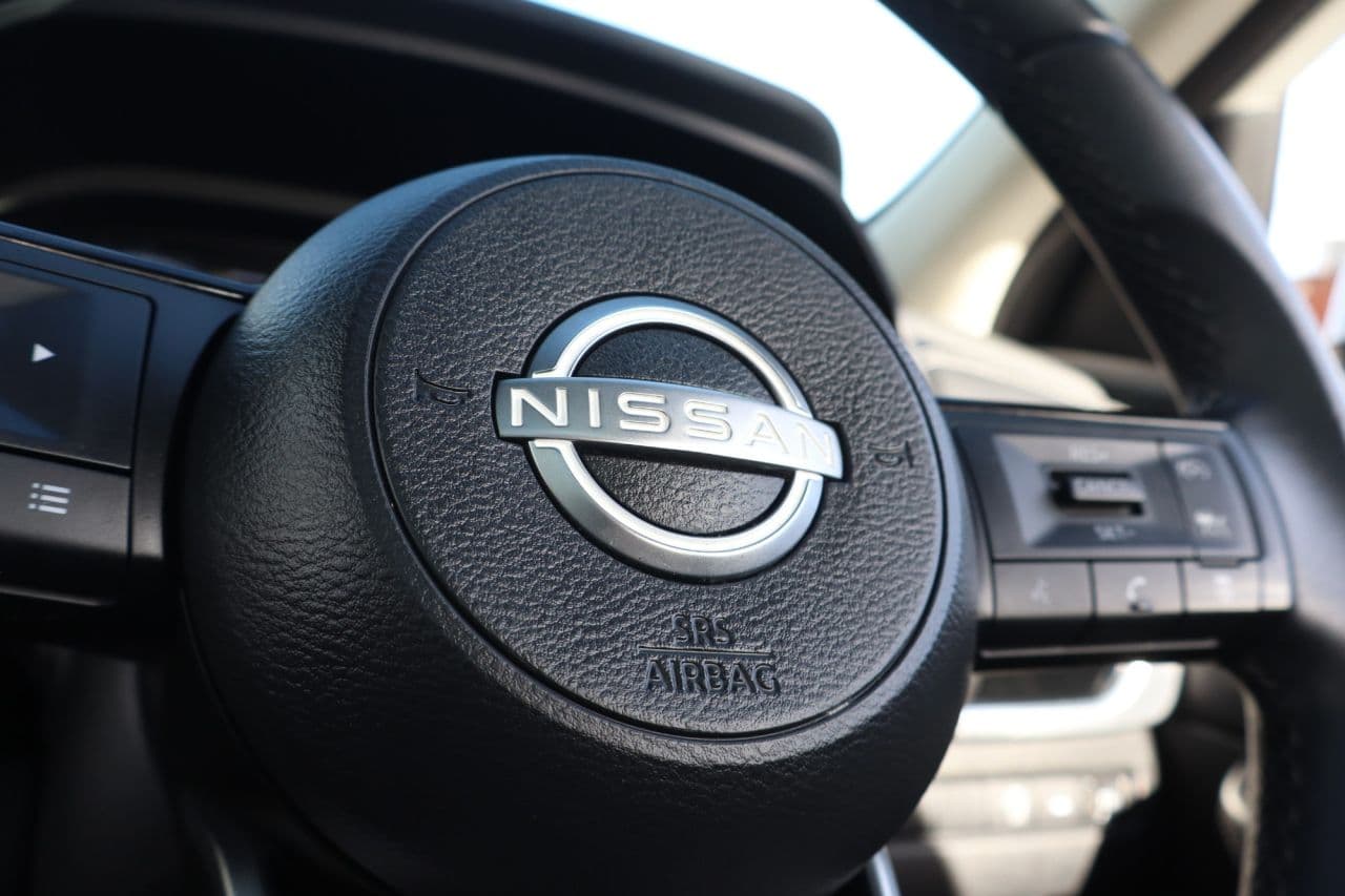 Nissan Qashqai 1.3 DIG-T MHEV N-Connecta Glass Roof — image 18