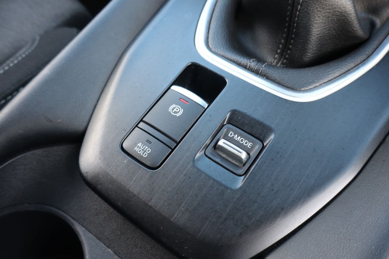 Nissan Qashqai 1.3 DIG-T MHEV N-Connecta Glass Roof — image 26