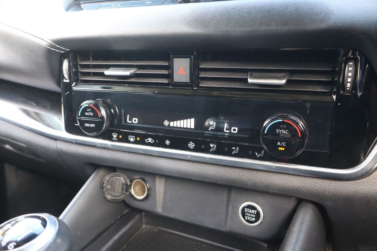 Nissan Qashqai 1.3 DIG-T MHEV N-Connecta Glass Roof — image 29