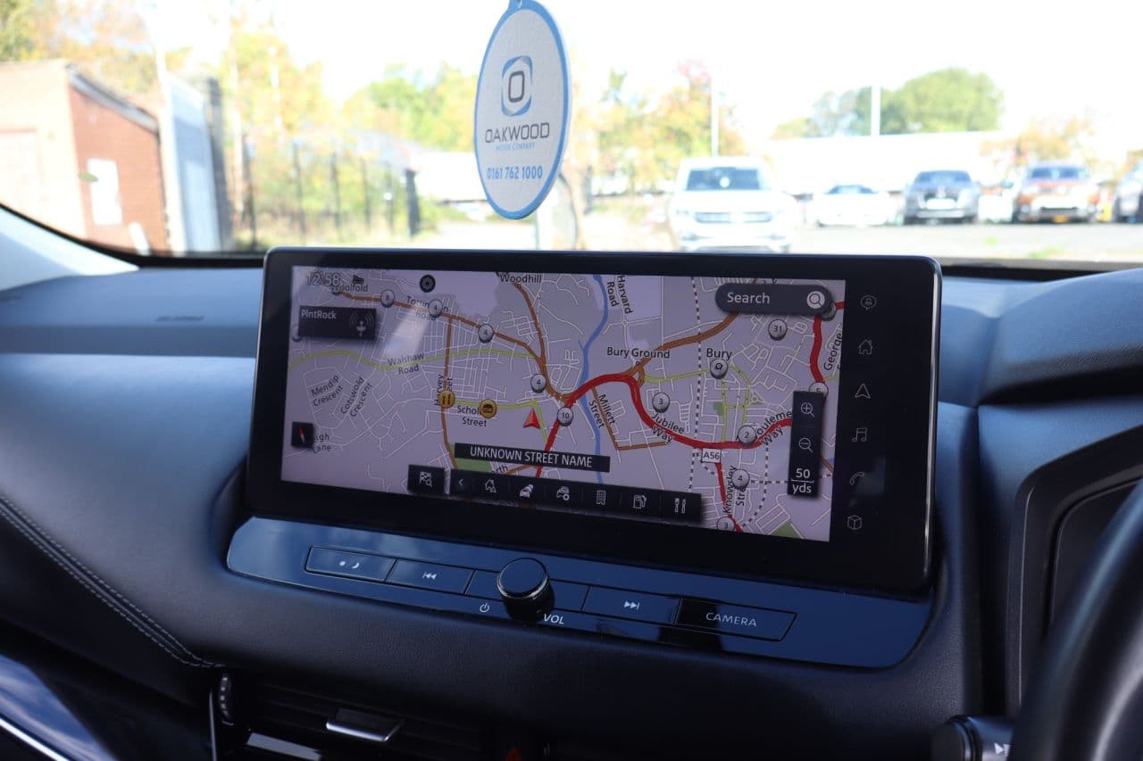 Nissan Qashqai 1.3 DIG-T MHEV N-Connecta Glass Roof — image 34