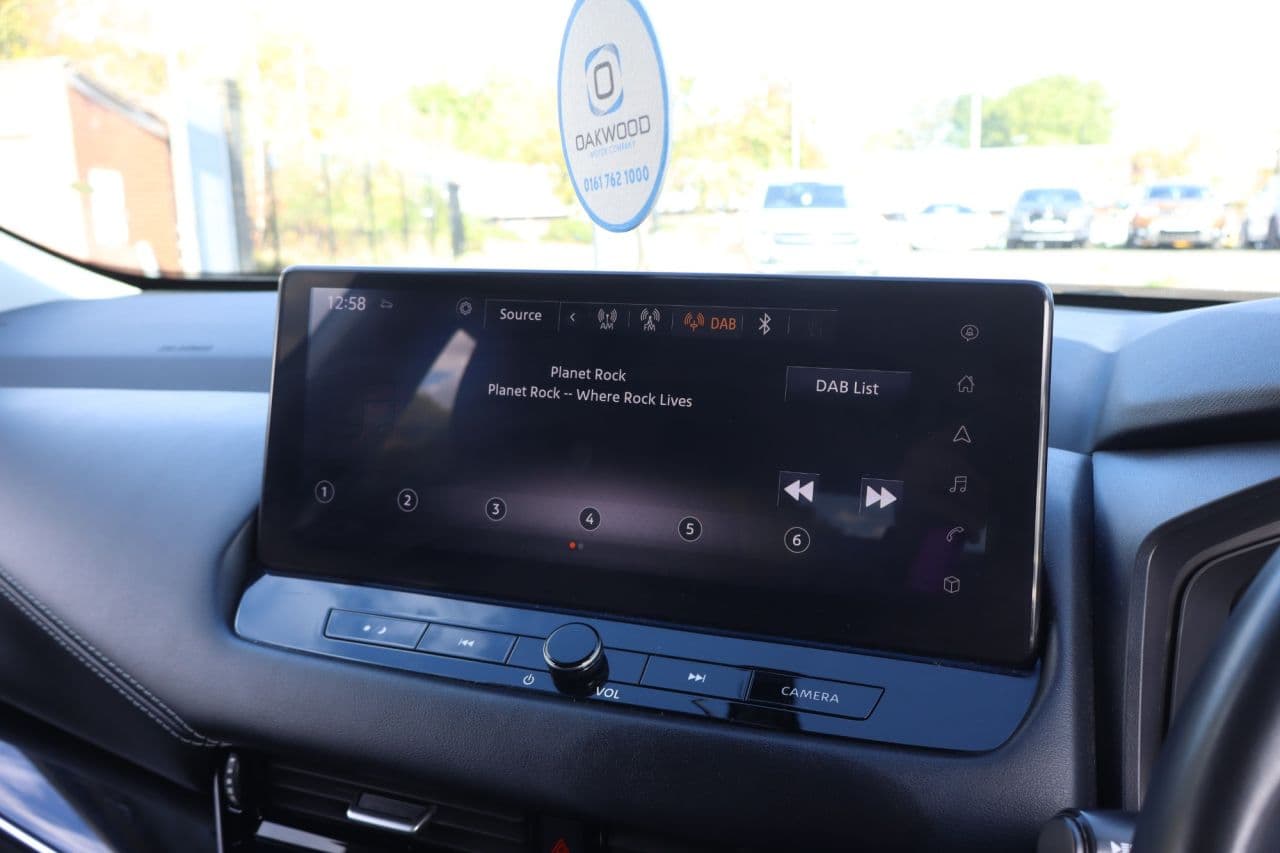 Nissan Qashqai 1.3 DIG-T MHEV N-Connecta Glass Roof — image 35