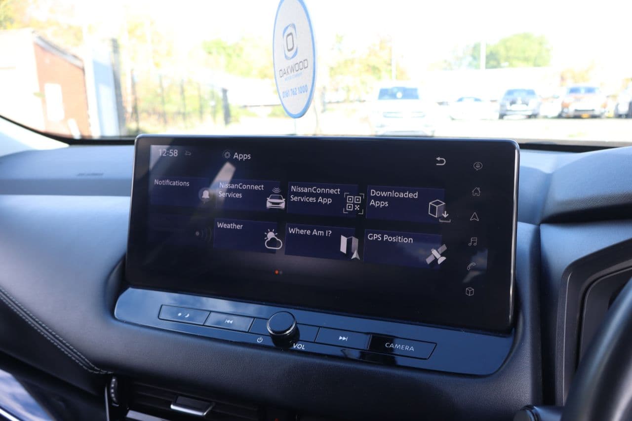 Nissan Qashqai 1.3 DIG-T MHEV N-Connecta Glass Roof — image 36