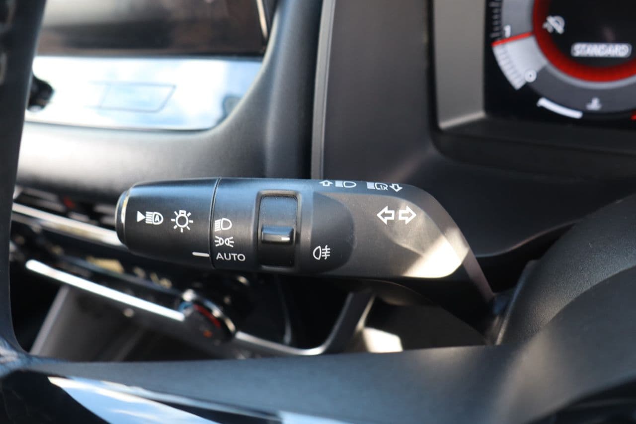 Nissan Qashqai 1.3 DIG-T MHEV N-Connecta Glass Roof — image 38