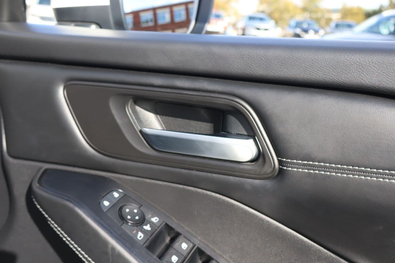 Nissan Qashqai 1.3 DIG-T MHEV N-Connecta Glass Roof — image 47