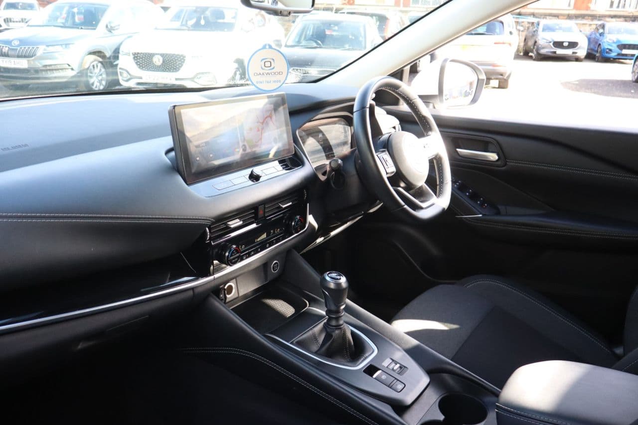 Nissan Qashqai 1.3 DIG-T MHEV N-Connecta Glass Roof — image 40