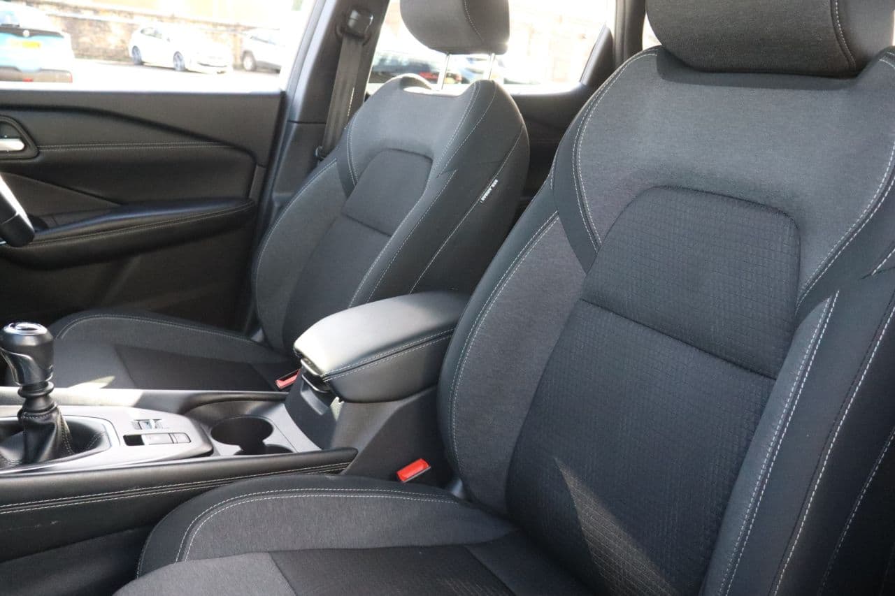 Nissan Qashqai 1.3 DIG-T MHEV N-Connecta Glass Roof — image 41