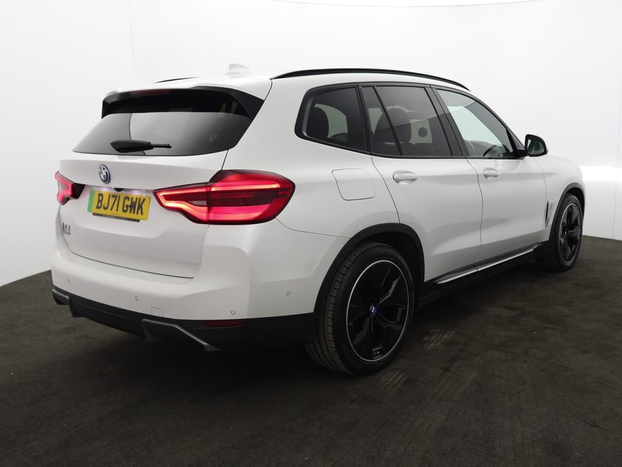 BMW IX3 80kWh Premier Edition — image 10