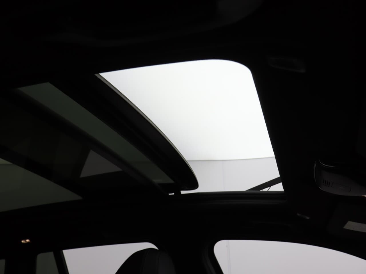 BMW IX3 80kWh Premier Edition — image 17