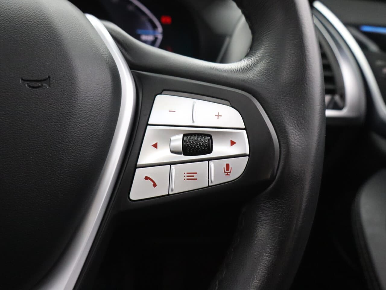 BMW IX3 80kWh Premier Edition — image 20