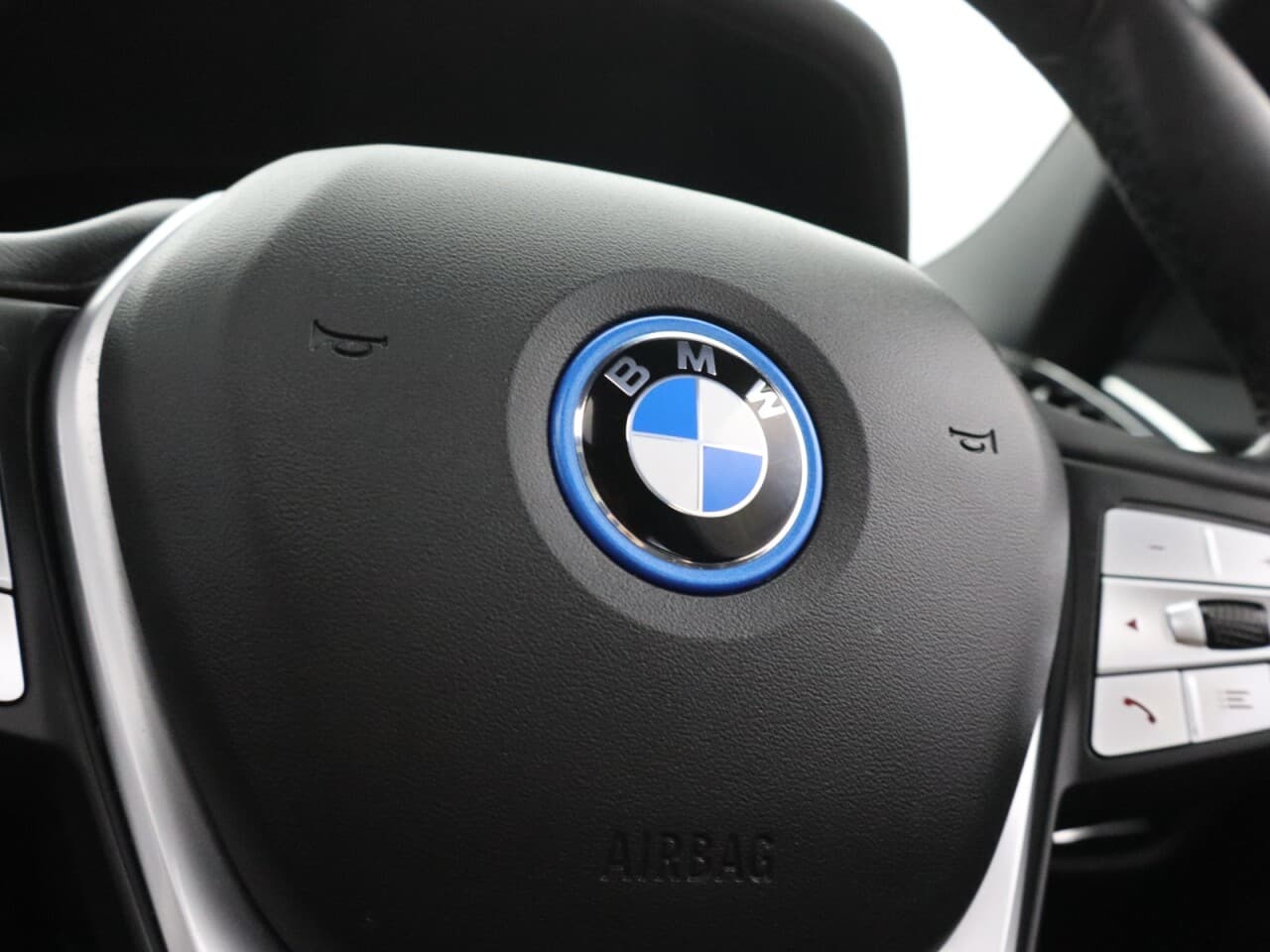BMW IX3 80kWh Premier Edition — image 21