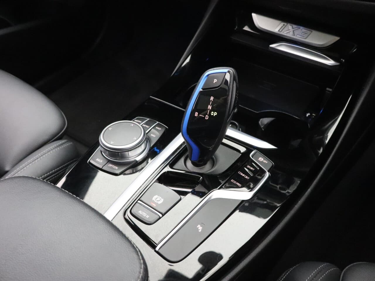 BMW IX3 80kWh Premier Edition — image 24