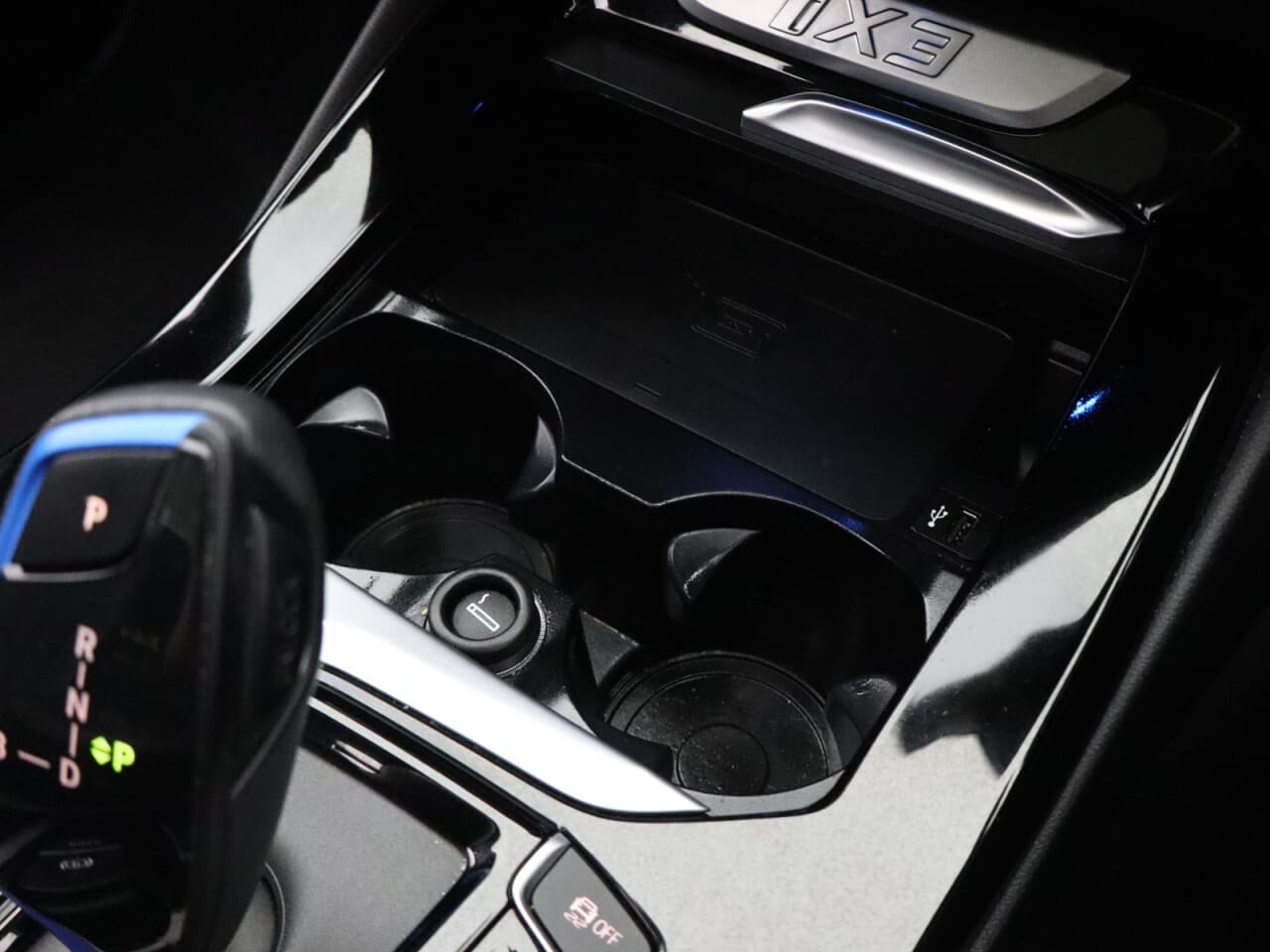 BMW IX3 80kWh Premier Edition — image 27